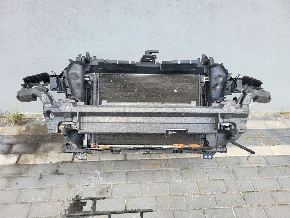 AUDI Q7 4M  Передня панель телевізор