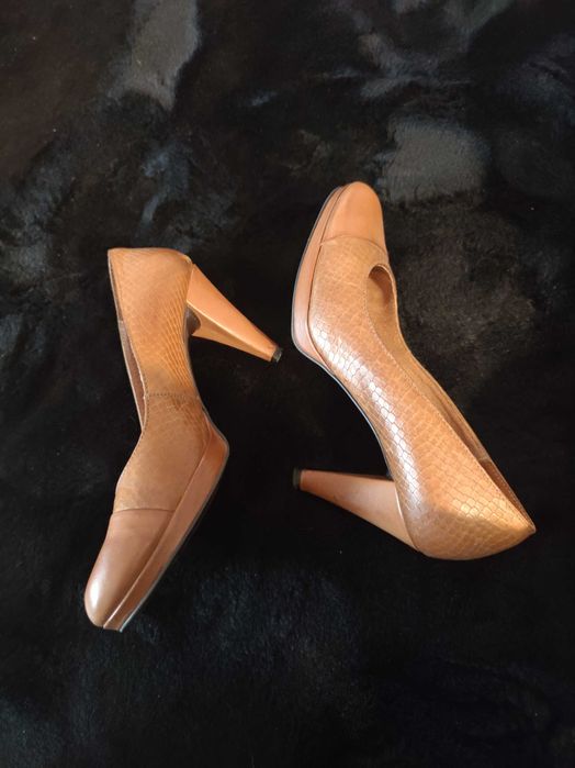 Camelowe skórzane buty na obcasie RYŁKO 38 1/2