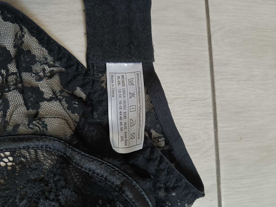 Pas do pończoch plus stringi 44-46