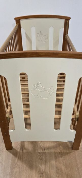 Berço de Bebé Prénino (Paula) em Madeira - Relevo de Coelhinhos