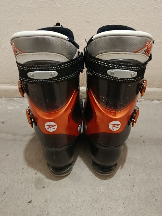 Buty narciarskie zjazdowe.