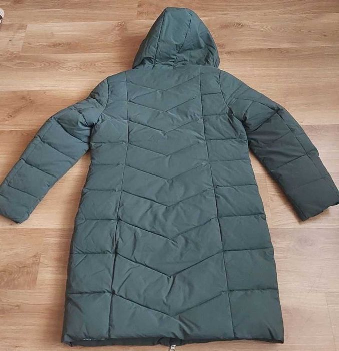 Продам зимовий жіночий пуховик