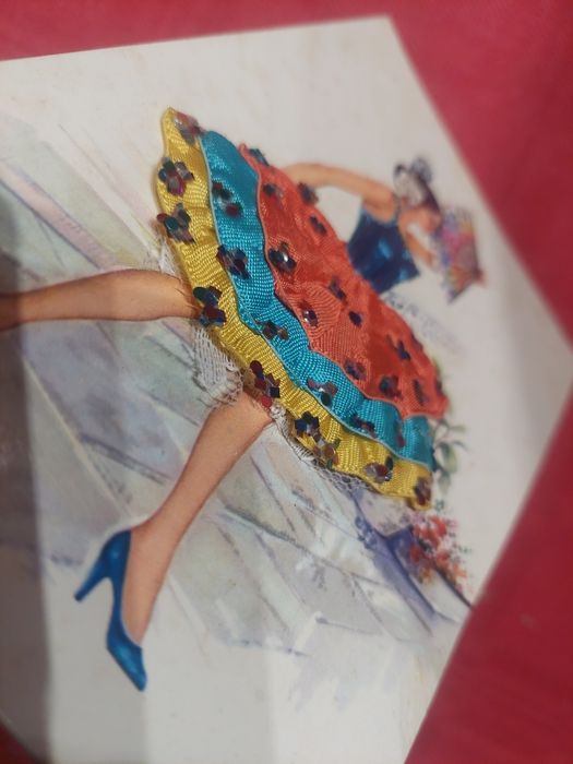 Postal figura regional com traje tradicional