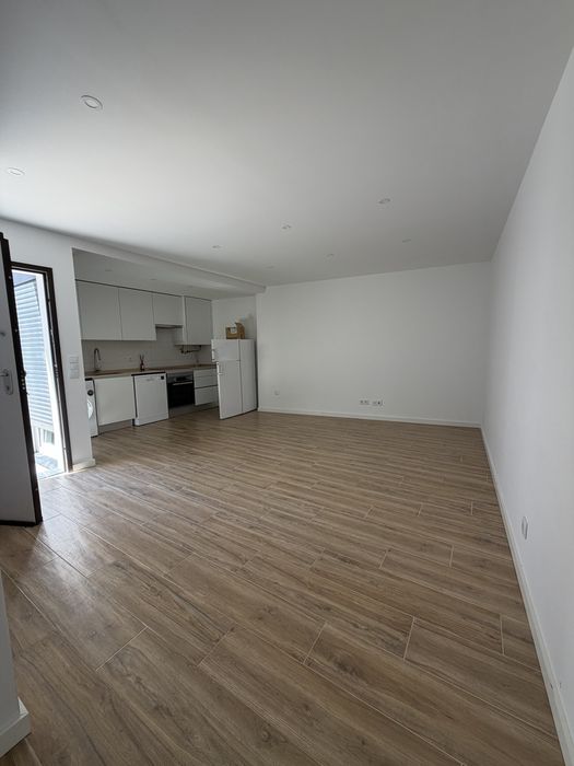 Arrendamento T2 Remodelado – Centro de Almada