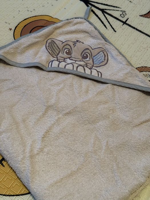 Okrycie kąpielowe ręcznik z kapturem Król Lew