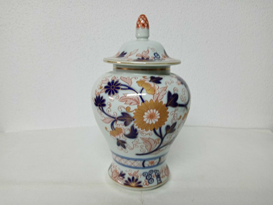 Vista Alegre - Pote com tampa em porcelana