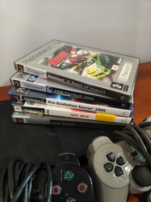 PlayStation 2 Com jogos e 2 Comandos