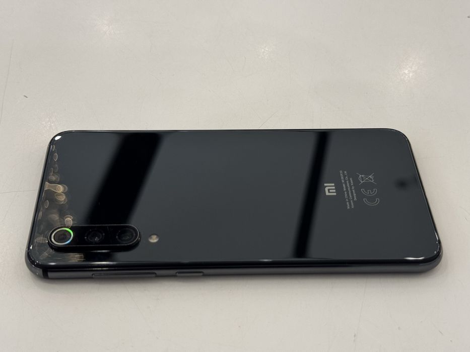 Xiaomi MI9 SE 6/64GB Czarny - używany