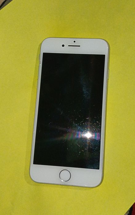 Продам IPhone 8 айфон на 64 гб