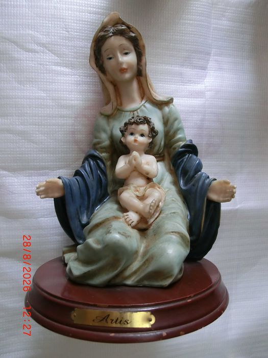 Nossa Senhora com menino.