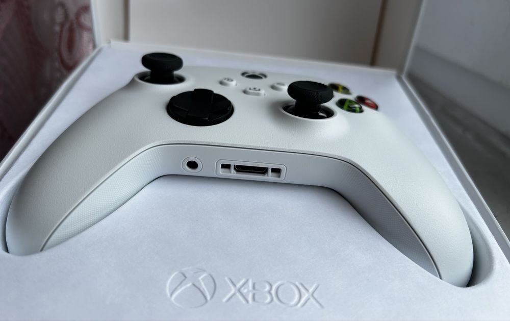Джойстик Xbox White QAS-00006, британська версія.