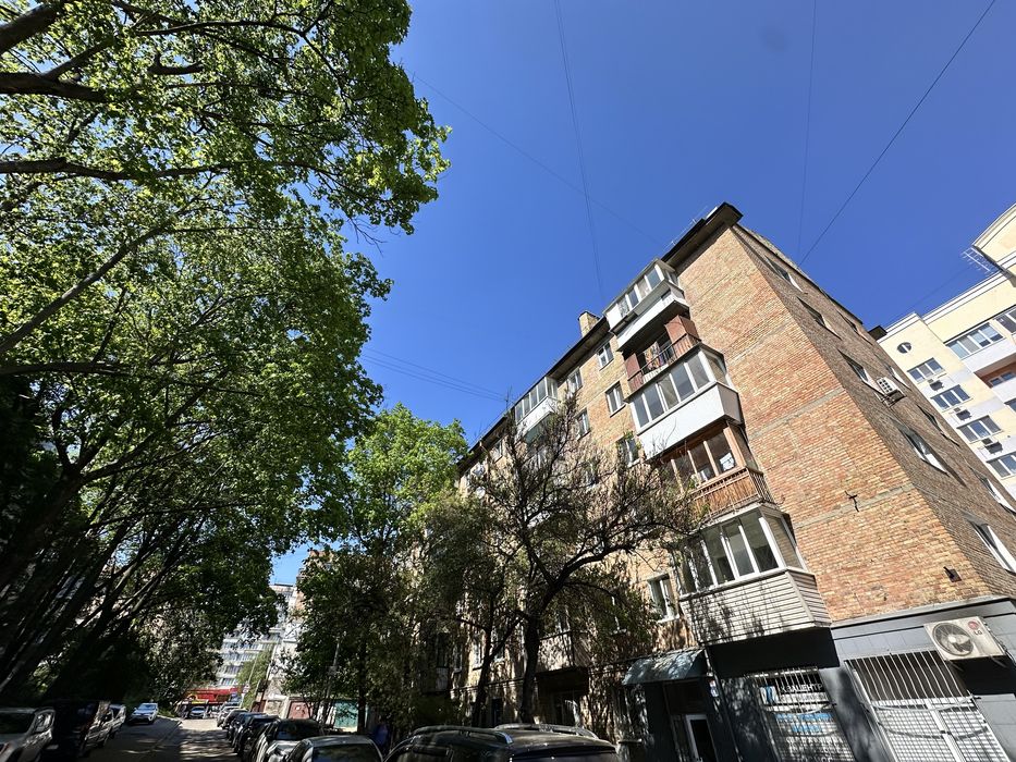 Продаж квартири пров. Задорожний 6, ст. метро Голосіївська, парк, озеро