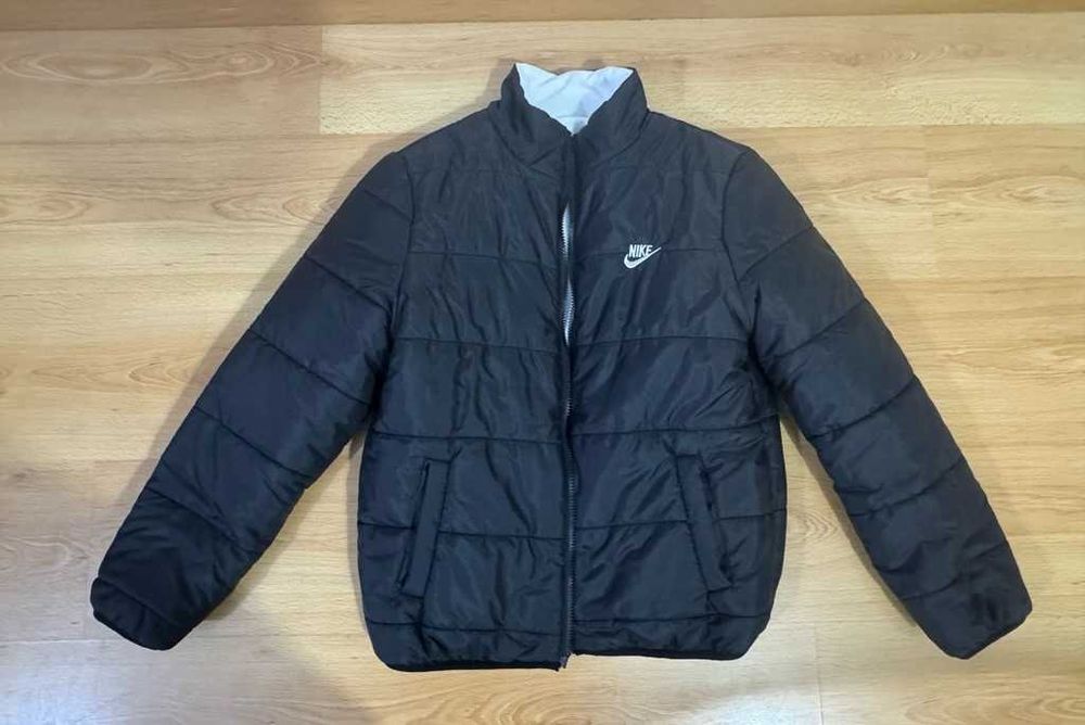 Casaco da Nike preto/ Branco Reversível