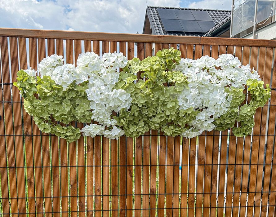 Duża girlanda z hortensji 150cm. – dekoracja ślubna i na każdą okazję