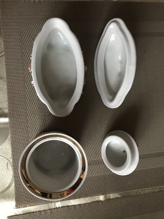 Фарфоровые шкатулка и сахарница