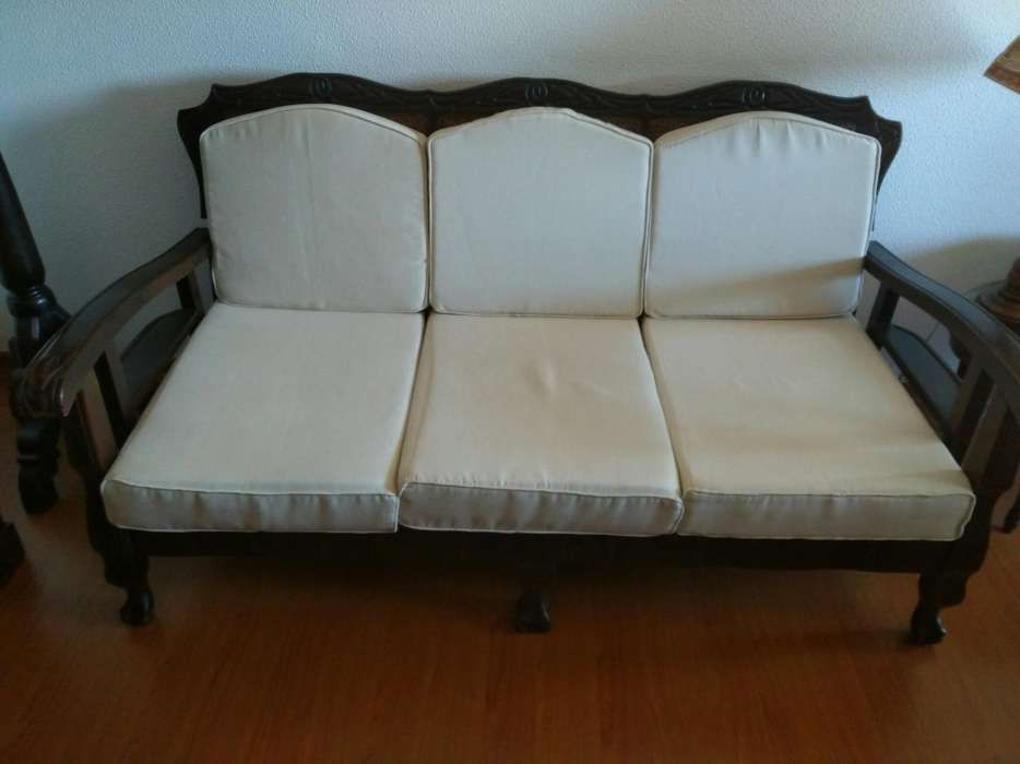 Sofá antigo  Palhinha e almofadas