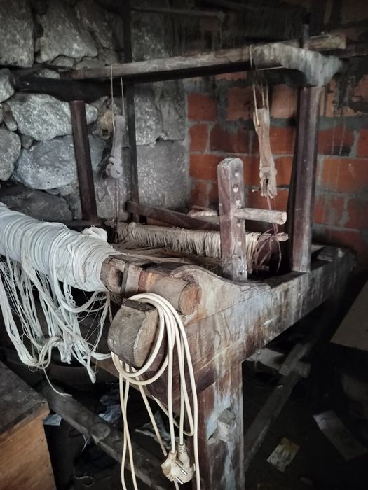 Tear de tecelagem em madeira