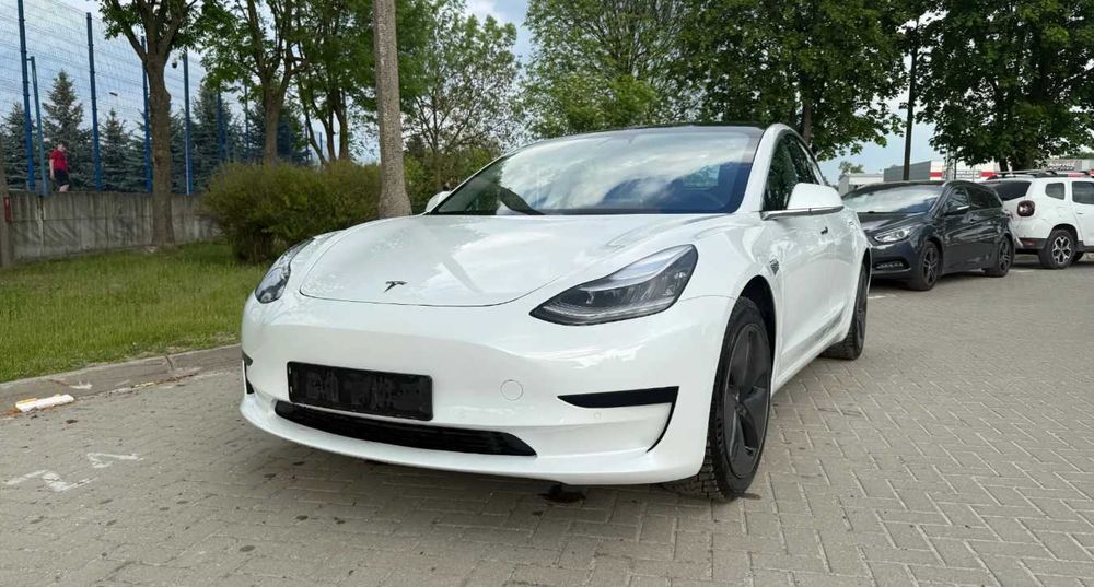 Tesla Model 3 Long Range AWD 2020 року