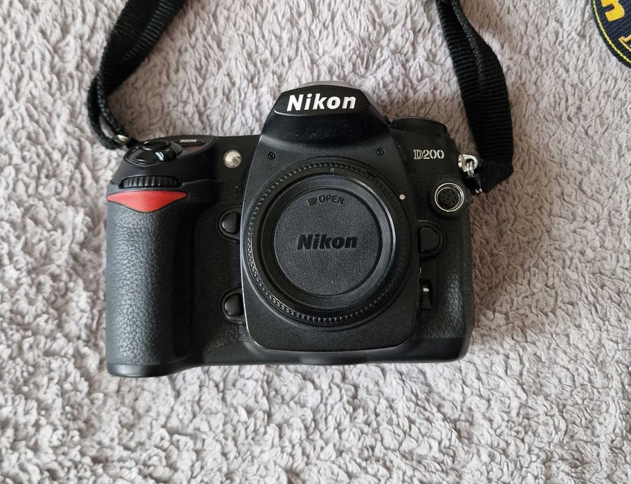 Lustrzanka cyfrowa Nikon D200 – zestaw fabryczny + dodatkowa bateria!