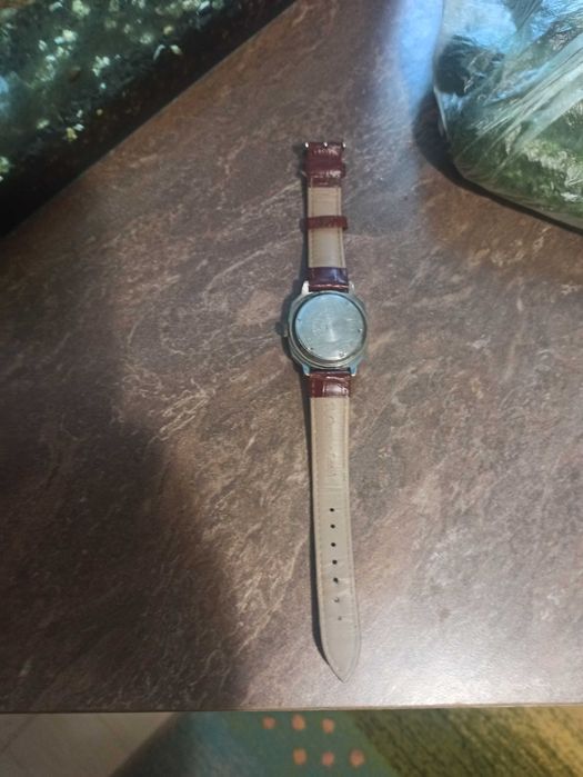 Продам механічний радянський годинник Ракета, з календарем.