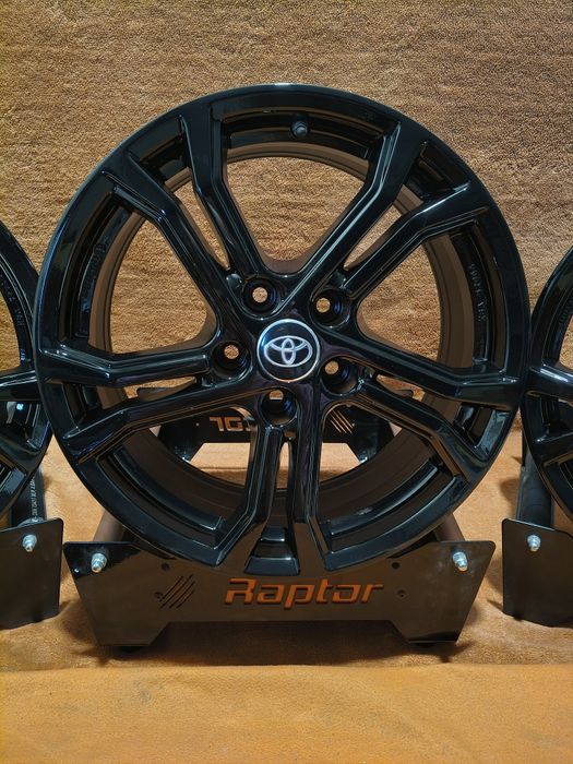 Felgi aluminiowe 17 ' 5x114,3 Toyota -Czarny połysk -