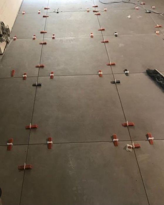 Canalizações, ladrilho, pladur ,pinturas e impermeabilizações  .