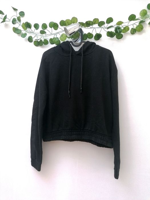 Sweater Preta com capuz