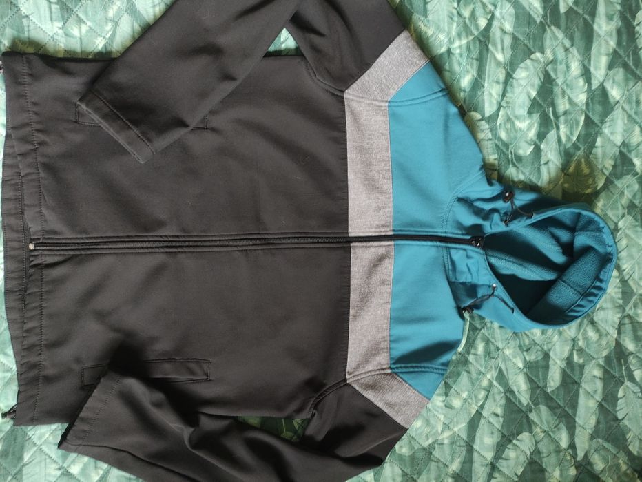 Kurtka typu software z kapturem