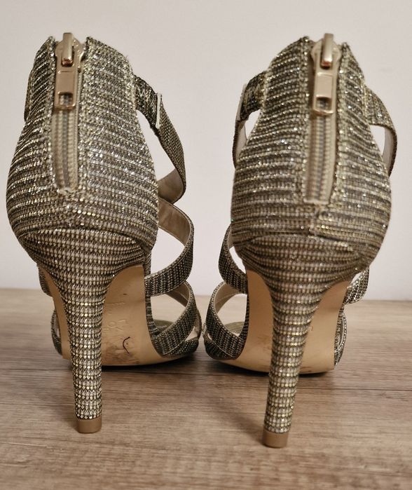 Sandałki na obcasie "New Look"