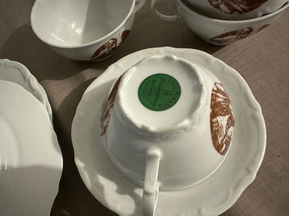 Zestaw filiżanki ze spodkami i talerzykami