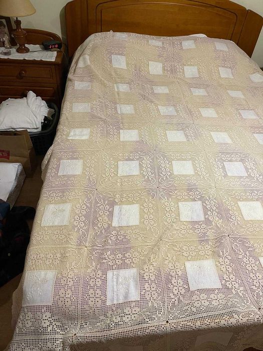 Toalha com renda de crochet feita à mão - 230 x 170 cm
