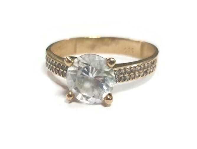 Wyrób jubilerski - Złoty pierścionek p.585 2,49g.