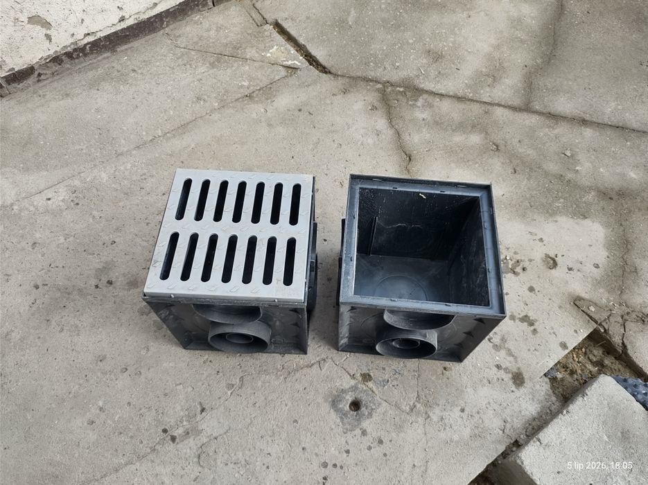Studzienka podwórkowa 25X25 2  sztuki