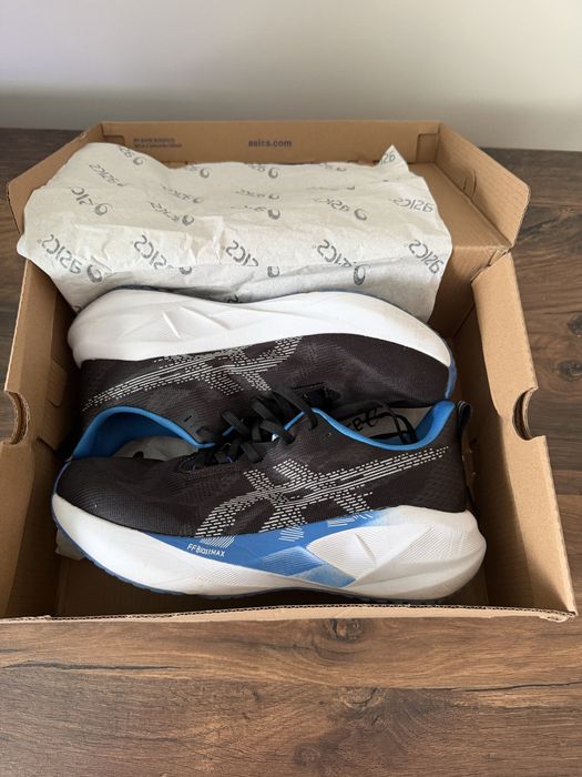 Бігові Asics novablast 5
