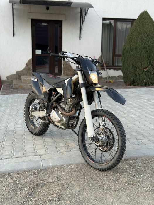 Продам мотоцикл PROFACTORY 300 AIR