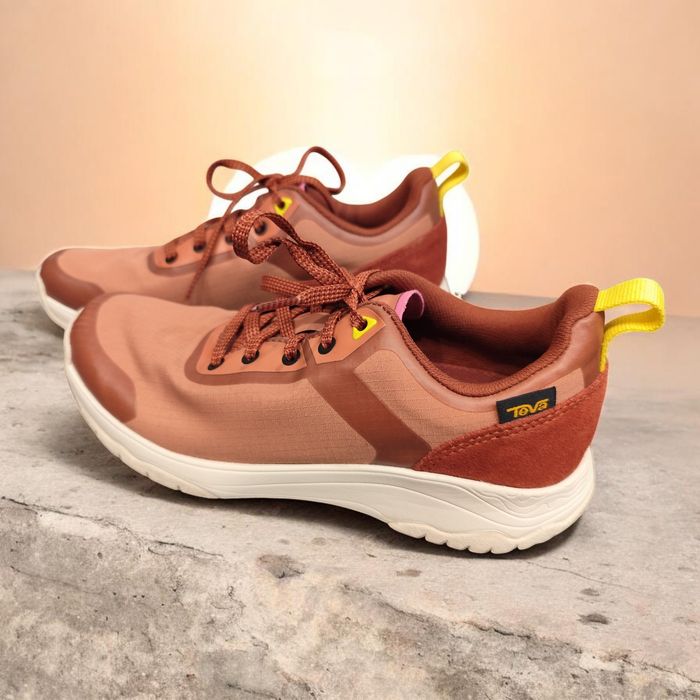 Жіночі кросівки Teva 37 р.