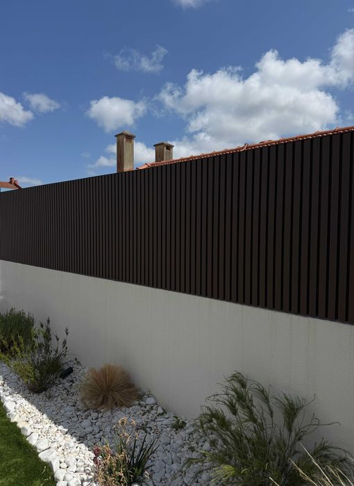 Vedação em Ripado de Madeira Tratada para Exterior