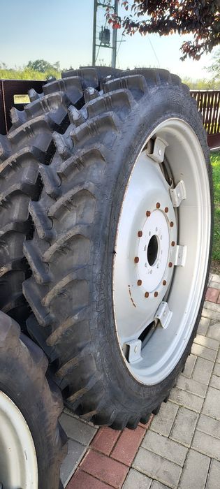 Koła wąskie międzyrzędowe 210/95 R32 i 230/95 R44 New Holland, Case