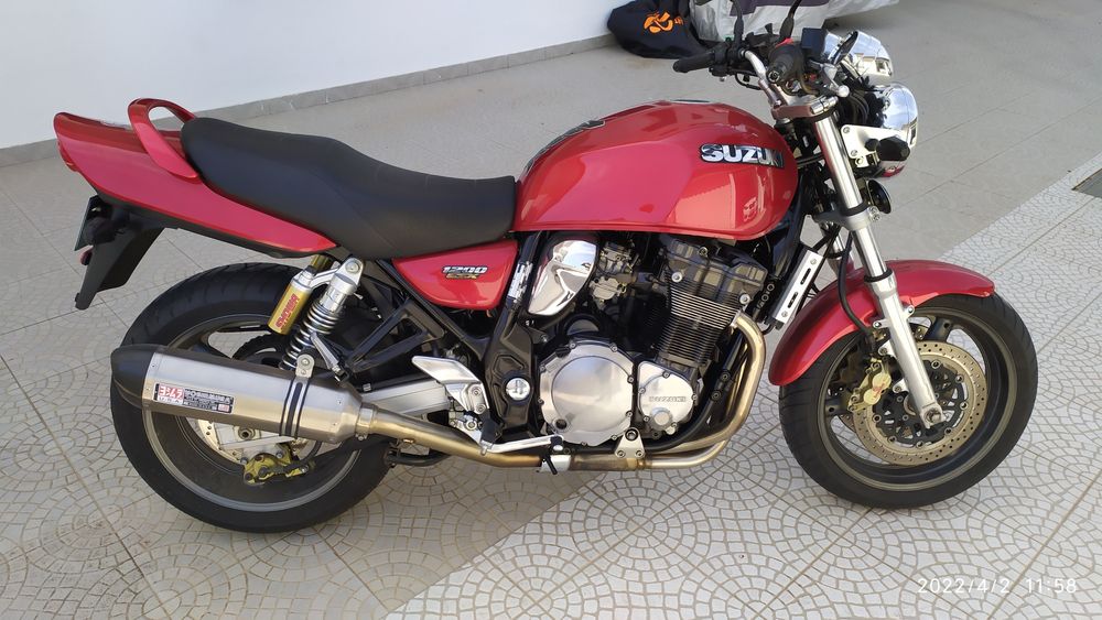 Suzuki 1200 inazuma