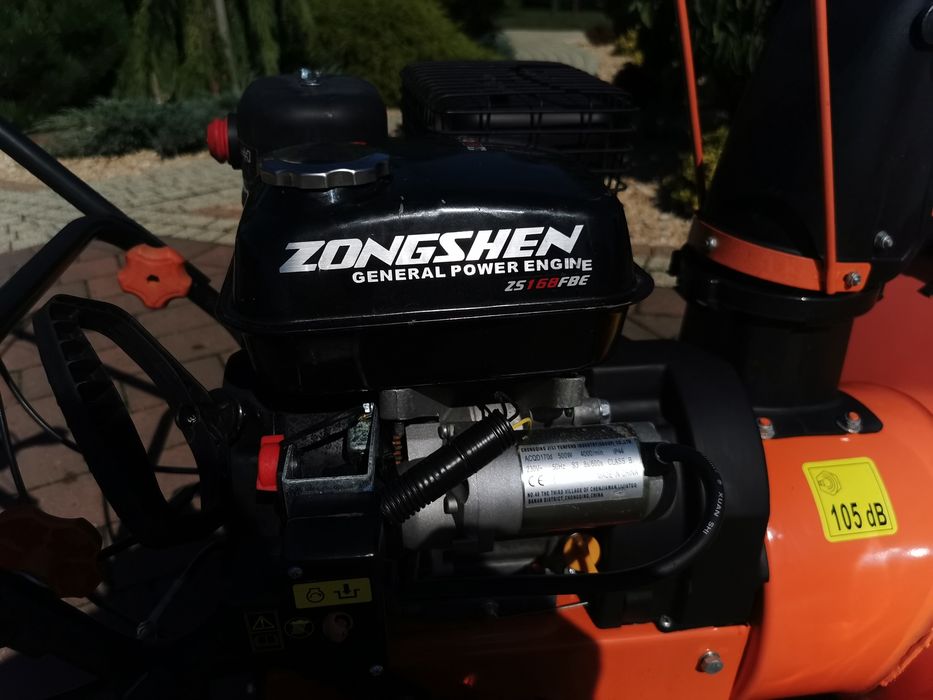 Odśnieżarka spalinowa samojezdna