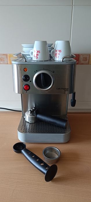 Máquina de café com pouco uso