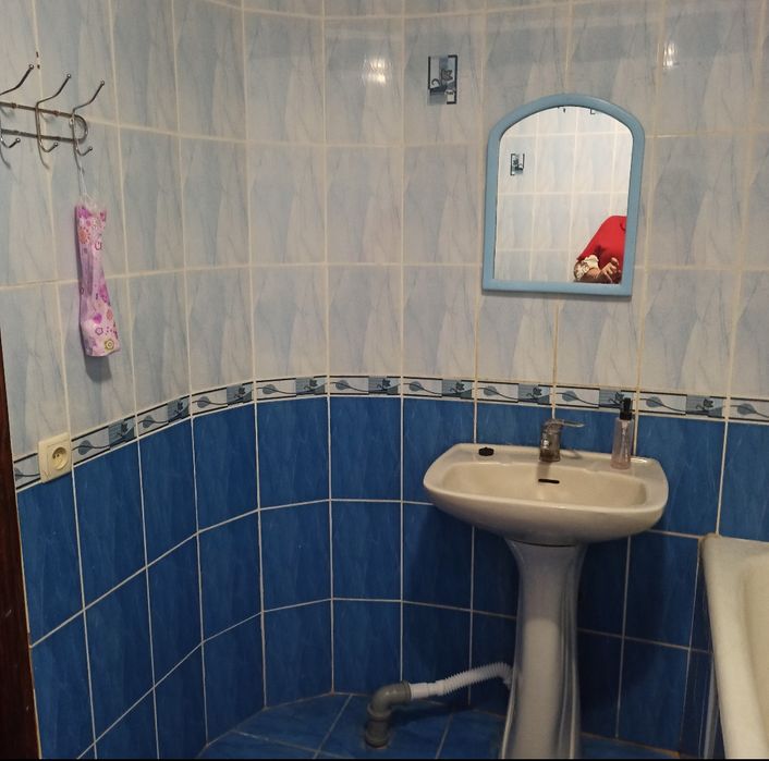 Здам в центрі Жмеринки велику 2 кімнатну квартиру 82м/ +закритий двір