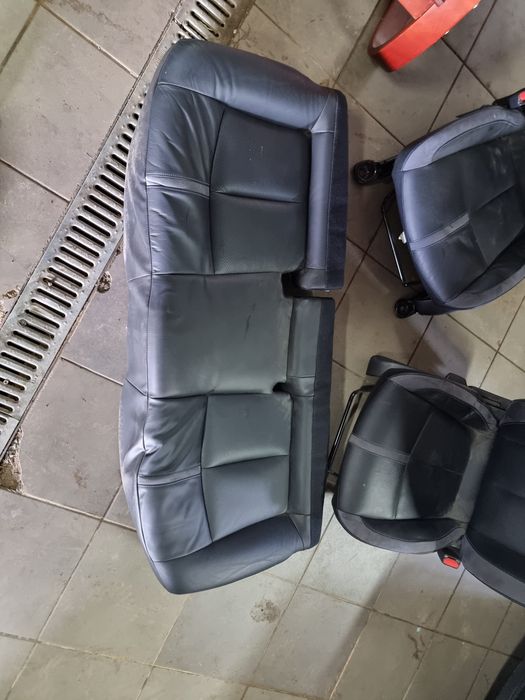 Nissan Leaf Bancos em pele e Forras porta em tecido