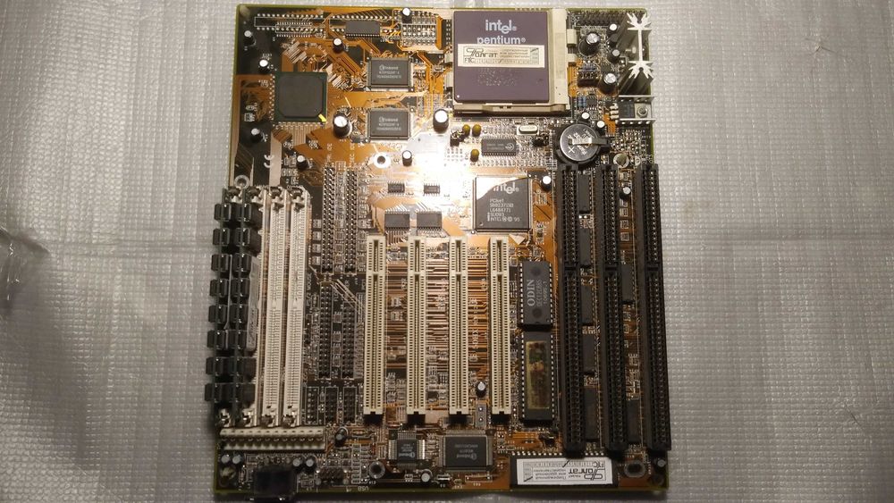 Ретро железки ПК мать + проц intel pentium 133Mhz и память SIMM