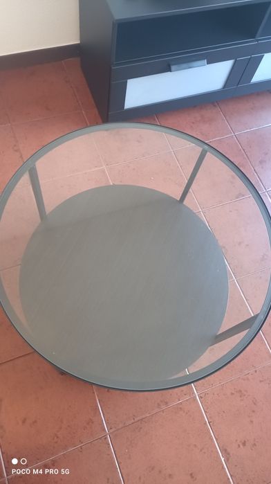 Mesa de centro IKEA  em metal e vidro