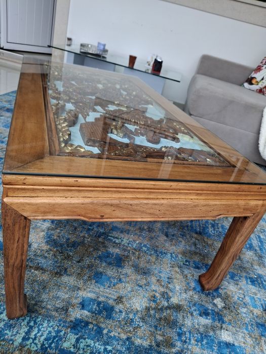 Mesa de madeira restaurada