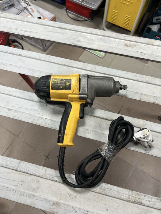 Гайковерт ударний DeWALT DW292