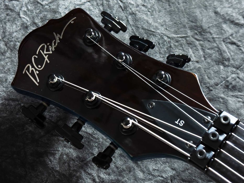 B.C. Rich Mockingbird ST Trans Blue 2006