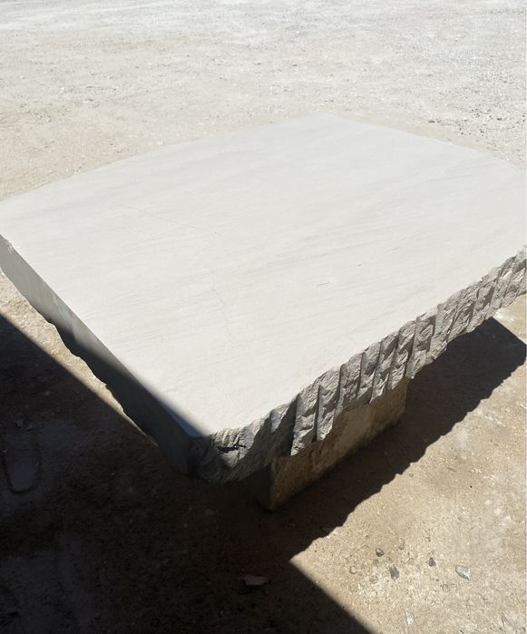 Mesa em pedra natural