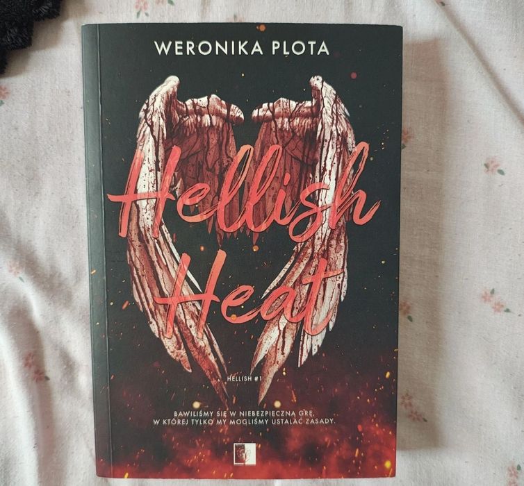 Książka ,,Hellish Heat"